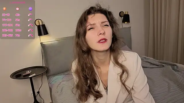 LauraYoungg online show from 12, 11, 2025