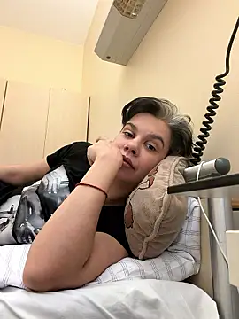 Snapshot of Carolineisback chatting on 2, 2, 2026 Carolineisback online show from 2, 2, 2026