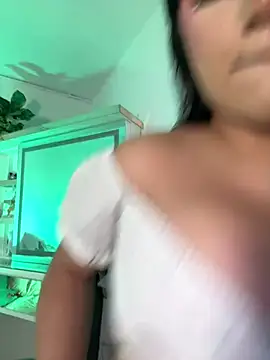 Snapshot of Vale_prado chatting on 4, 5, 2026 Vale prado online show from 4, 5, 2026