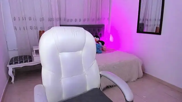 Luna Jonnes1 online show from 19, 12, 2025