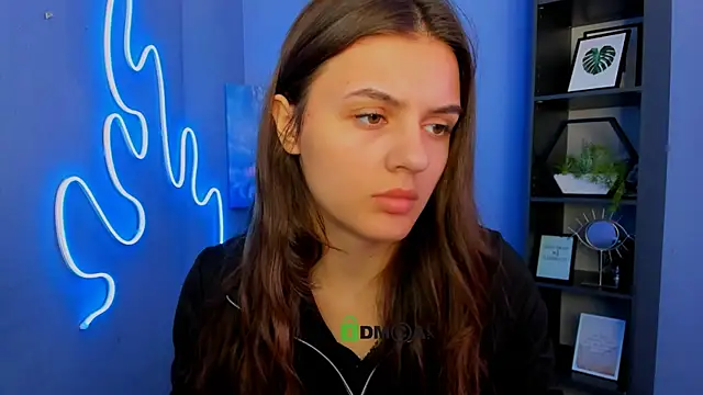 lisa dark  online show from 15, 6, 2026