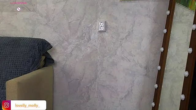 Lovelly molly1 online show from 18, 12, 2025