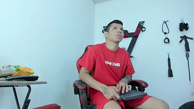 Steven19 LatinBoy online show from 7, 11, 2025