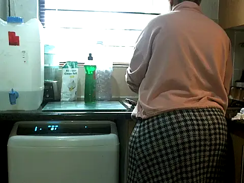 Snapshot of NewBeginnings8 chatting on 3, 11, 2025 NewBeginnings8 online show from 3, 11, 2025