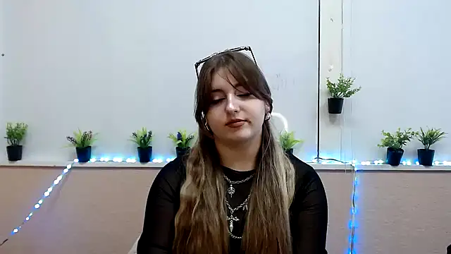 Snapshot of Dance__Queen chatting on 3, 11, 2025 Dance Queen online show from 3, 11, 2025