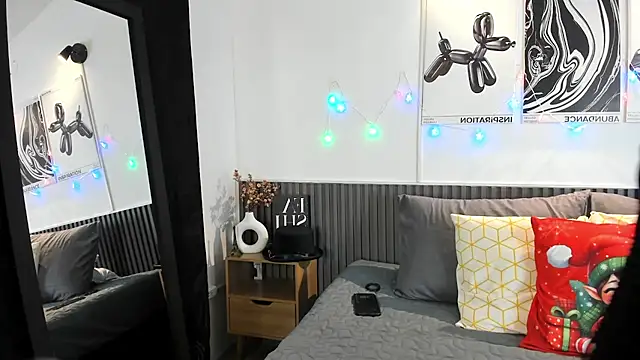 Cloe Bonne online show from 2, 12, 2025