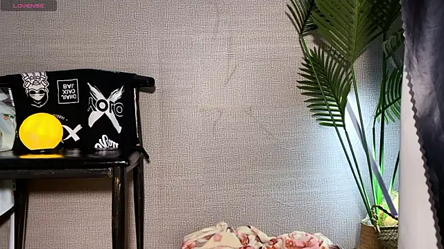 0xiaosu0 online show from 18, 12, 2025