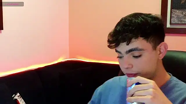 petitegigant33 online show from 31, 10, 2025