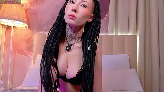 Snapshot of Roxy_Urban chatting on 9, 11, 2025 Roxy Urban online show from 9, 11, 2025