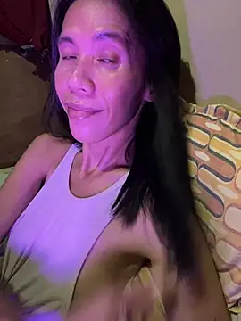 Snapshot of bellaUtops chatting on 10, 6, 2026 bellaUtops online show from 10, 6, 2026