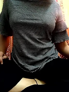 Snapshot of miss_kittyy chatting on 2, 11, 2025 miss kittyy online show from 2, 11, 2025