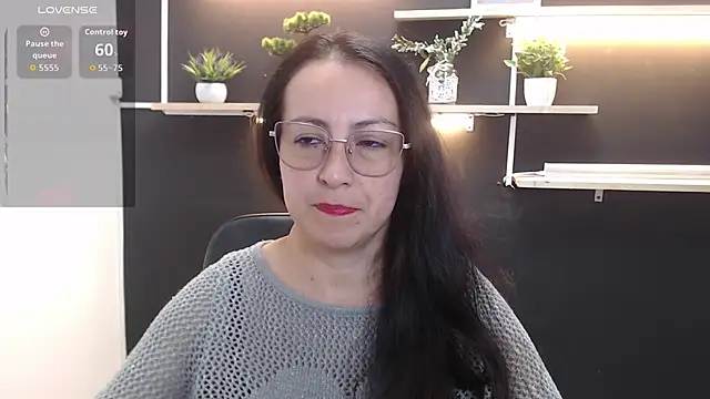 Snapshot of Lauryn_Jones chatting on 21, 4, 2026 Lauryn Jones online show from 21, 4, 2026