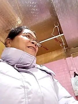 Snapshot of small-house123 chatting on 14, 11, 2025 small-house123 online show from 14, 11, 2025