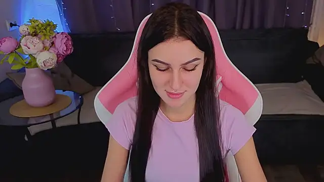 Katrin Mur online show from 6, 11, 2025