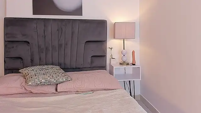 Snapshot of maddy__moon chatting on 27, 11, 2025 maddy moon online show from 27, 11, 2025