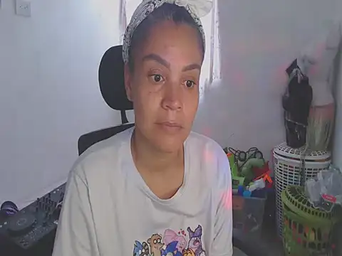 Snapshot of shayna_cute chatting on 27, 5, 2026 shayna cute online show from 27, 5, 2026