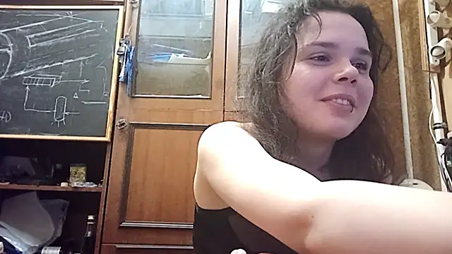 Snapshot of RosaleeSwint chatting on 3, 11, 2025 RosaleeSwint online show from 3, 11, 2025