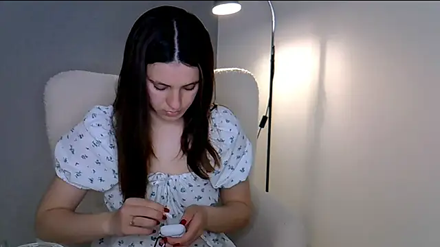 KiraHoney online show from 18, 4, 2026