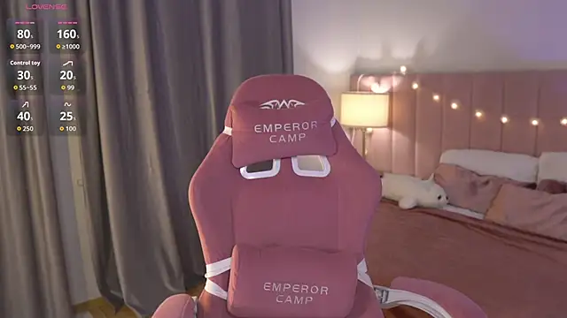 Snapshot of ohmyElly chatting on 4, 11, 2025 ohmyElly online show from 4, 11, 2025