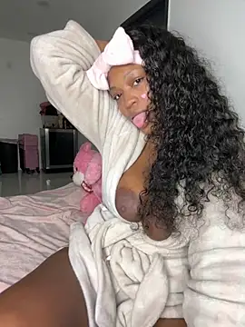 Snapshot of PrincessDreamm chatting on 26, 11, 2025 PrincessDreamm online show from 26, 11, 2025