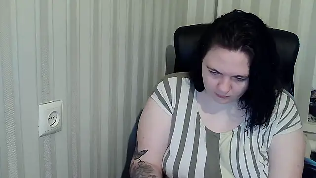 Snapshot of XLisaBlueXsS chatting on 4, 11, 2025 XLisaBlueXsS online show from 4, 11, 2025