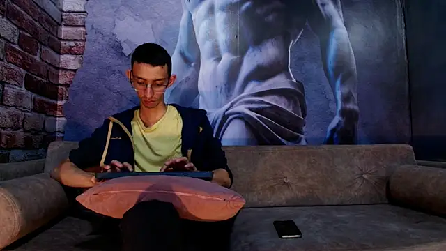 ZyroNight online show from 17, 12, 2025