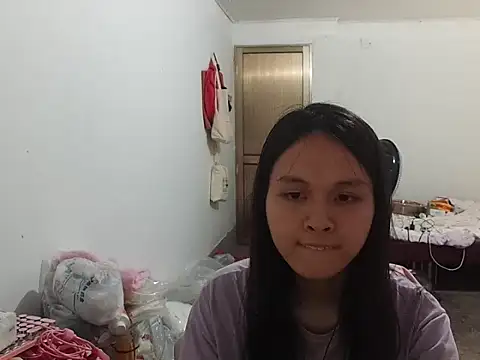 Snapshot of RebelAura chatting on 17, 5, 2026 RebelAura online show from 17, 5, 2026