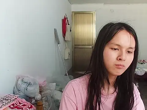 Snapshot of RebelAura chatting on 21, 5, 2026 RebelAura online show from 21, 5, 2026
