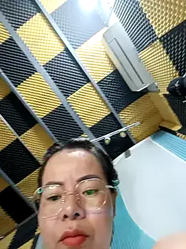 Snapshot of Beolalla chatting on 17, 11, 2025 Beolalla online show from 17, 11, 2025