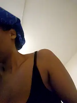 Snapshot of Mommy_Sienna chatting on 27, 4, 2026 Mommy Sienna online show from 27, 4, 2026