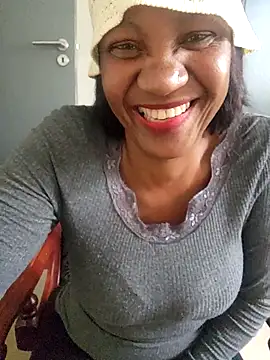 Snapshot of Mommy_Sienna chatting on 29, 4, 2026 Mommy Sienna online show from 29, 4, 2026