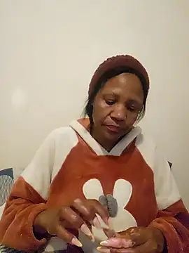 Snapshot of Mommy_Sienna chatting on 7, 5, 2026 Mommy Sienna online show from 7, 5, 2026