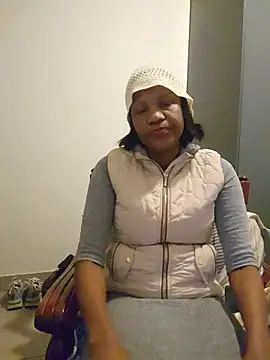 Snapshot of Mommy_Sienna chatting on 12, 5, 2026 Mommy Sienna online show from 12, 5, 2026
