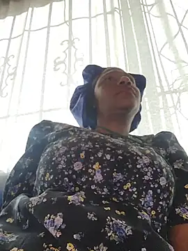 Snapshot of Mommy_Sienna chatting on 14, 5, 2026 Mommy Sienna online show from 14, 5, 2026
