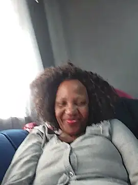 Snapshot of Mommy_Sienna chatting on 25, 5, 2026 Mommy Sienna online show from 25, 5, 2026