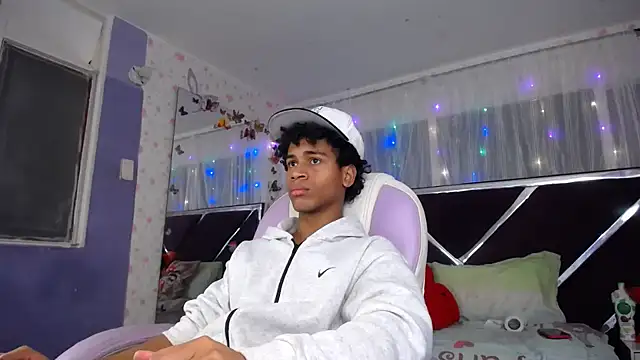 Snapshot of Santy_bigcock_01 chatting on 29, 5, 2026 Santy bigcock 01 online show from 29, 5, 2026
