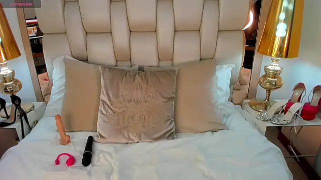 Bella  carther online show from 15, 4, 2026