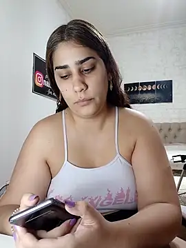 nahiarabiel33 online show from 15, 4, 2026