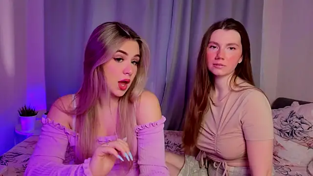 Snapshot of MelitaMoote chatting on 17, 11, 2025 MelitaMoote online show from 17, 11, 2025