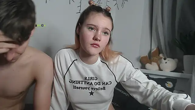 Snapshot of cute_couple69 chatting on 18, 11, 2025 cute couple69 online show from 18, 11, 2025