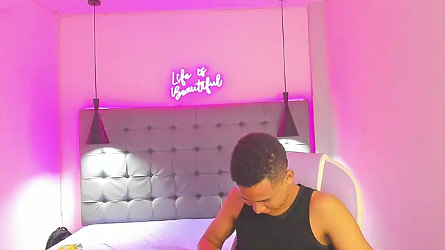 Snapshot of Liams18 chatting on 22, 11, 2025 Liams18 online show from 22, 11, 2025