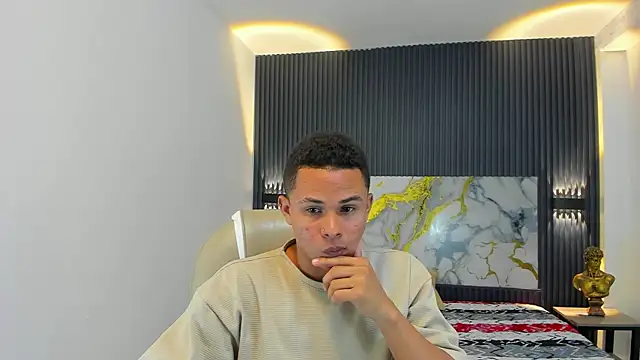 Snapshot of Liams18 chatting on 19, 12, 2025 Liams18 online show from 19, 12, 2025