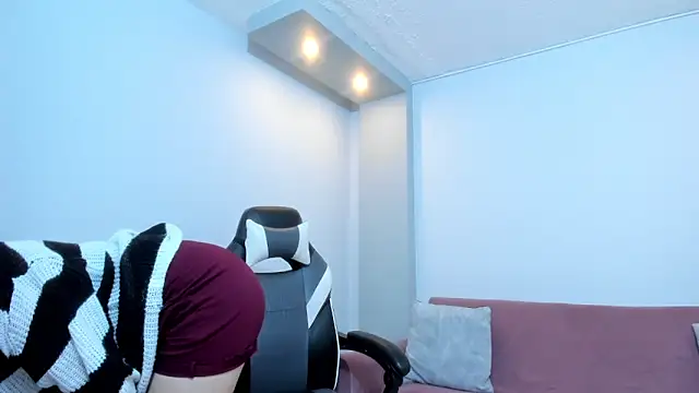 Nylah fox online show from 13, 11, 2025