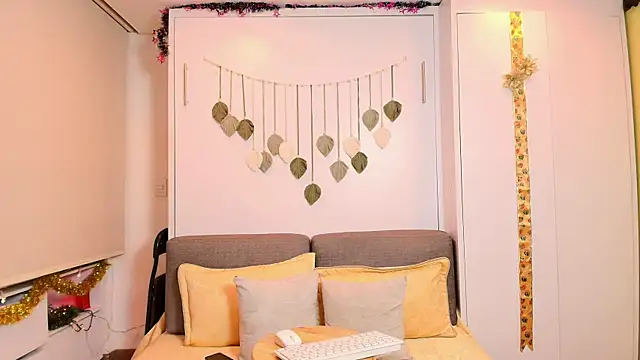 irisrossee  online show from 15, 1, 2026