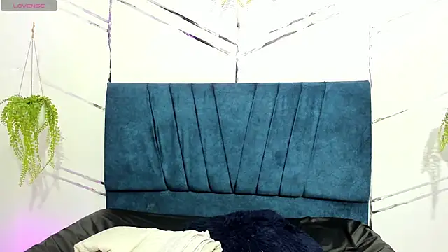 Paris Evans  online show from 12, 1, 2026