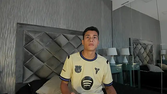 Snapshot of Dominic_Burk chatting on 6, 11, 2025 Dominic Burk online show from 6, 11, 2025