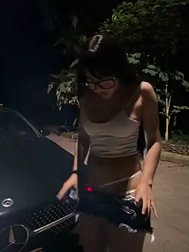 Snapshot of zevellez chatting on 8, 11, 2025 zevellez online show from 8, 11, 2025