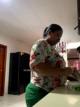 Snapshot of Maria-1976 chatting on 22, 11, 2025 Maria-1976 online show from 22, 11, 2025