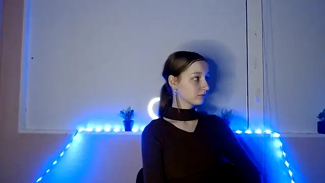 Snapshot of Curlyyy_Girl chatting on 7, 11, 2025 Curlyyy Girl online show from 7, 11, 2025