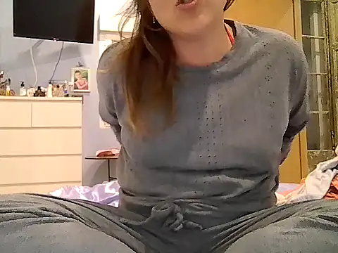 Domiqueen online show from 6, 11, 2025